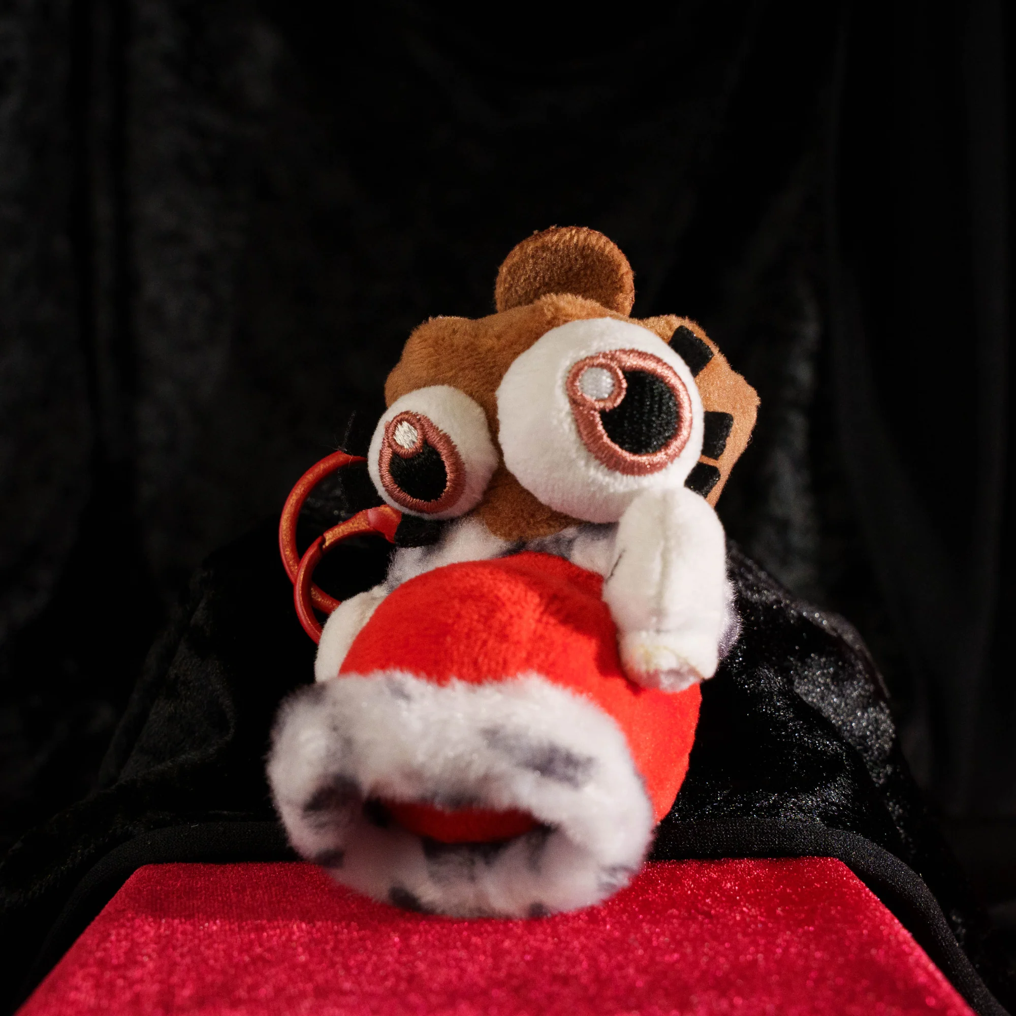 Kinger & Queenie Magnetic Plush Keychains - Image 7