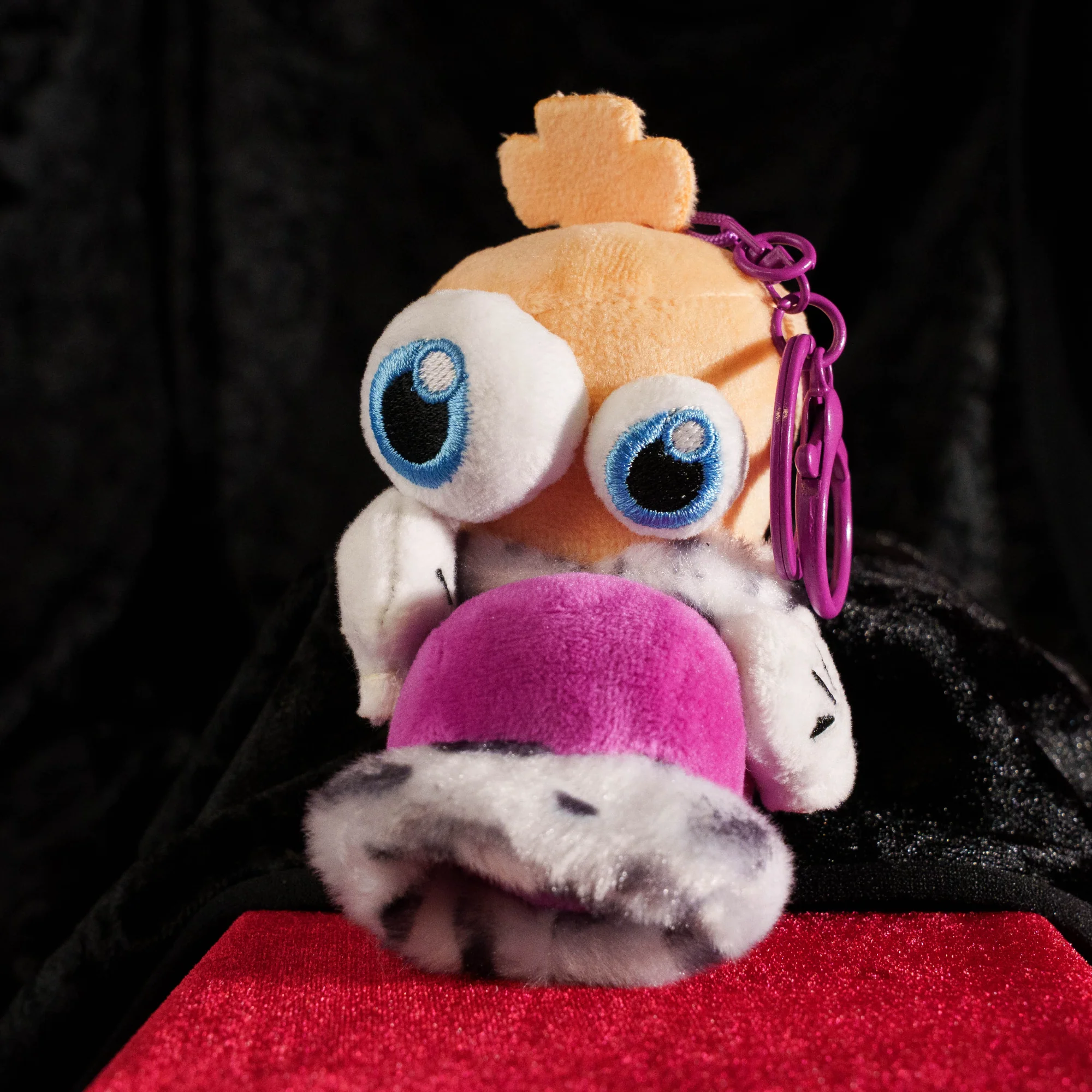 Kinger & Queenie Magnetic Plush Keychains - Image 9